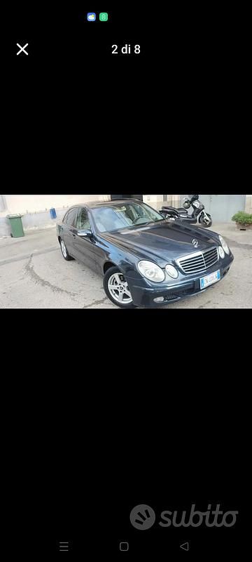 Usata Mercedes E220 150 CV (110 kW) 2004 Blu Berlina