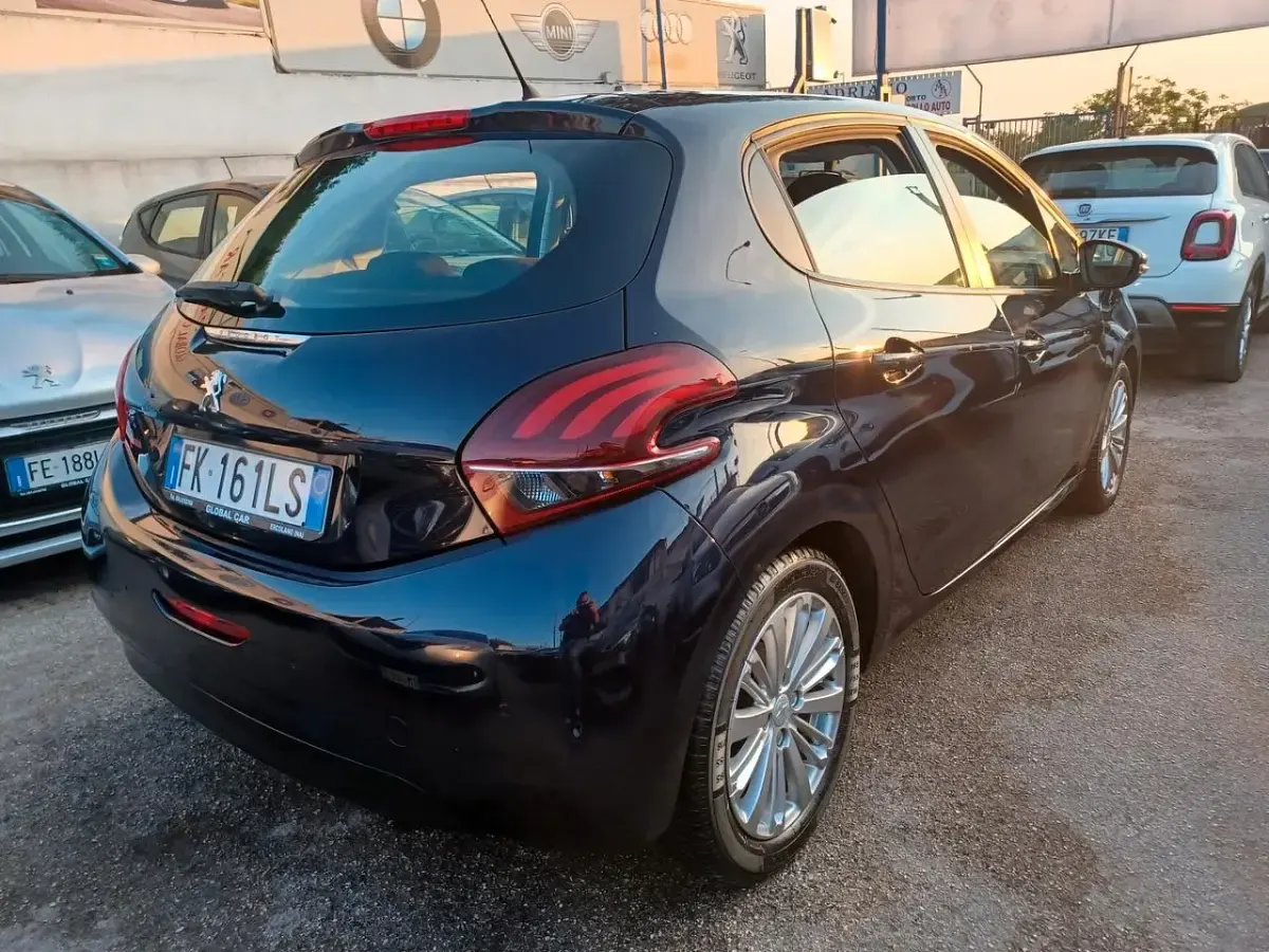 Usata Peugeot 208 Allure 75 CV (55 kW) 2017 Bluazzurro Utilitaria