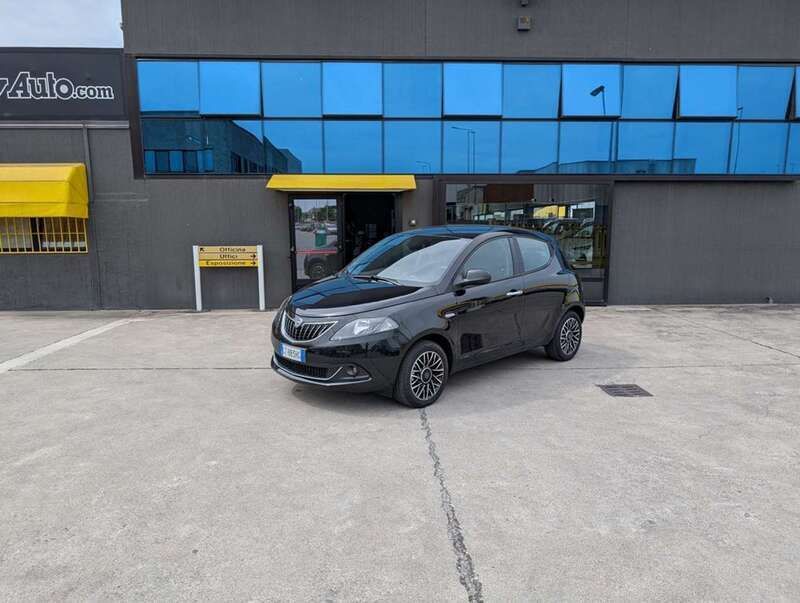 Usata Lancia Ypsilon S 69 CV (50 kW) 2024 Nero / metallizzato Utilitaria