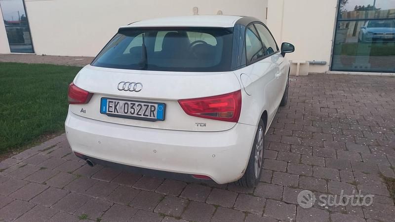 Usata Audi A1 Attraction 105 CV (77 kW) 2011 Bianco Utilitaria