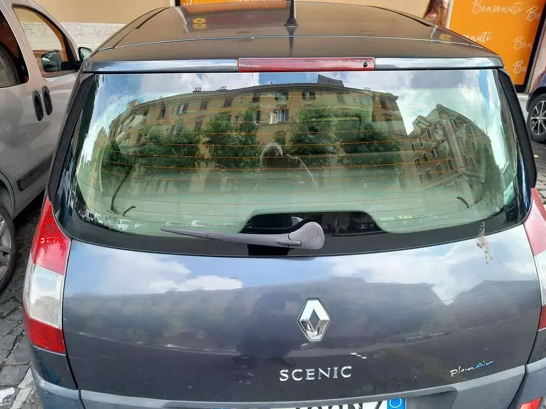 Usata Renault Scénic II 110 CV (80 kW) 2006 Monovolume