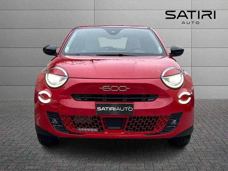 Nuova Fiat 600 Icon 145 CV (106 kW) 2026 Rosso passione pastello SUV