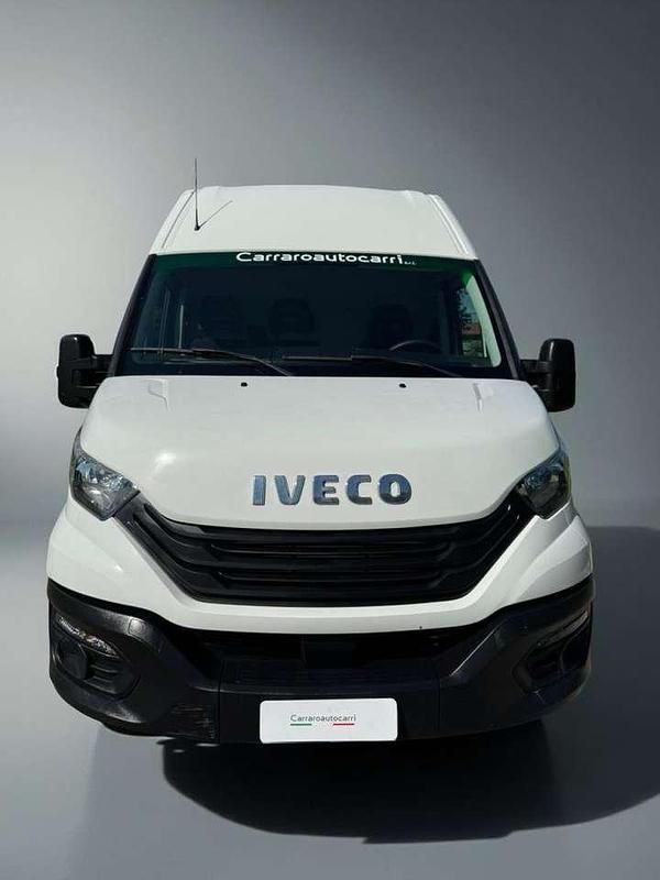 Usata Iveco Daily 136 CV (100 kW) 2022 Bianco(met.) Berlina