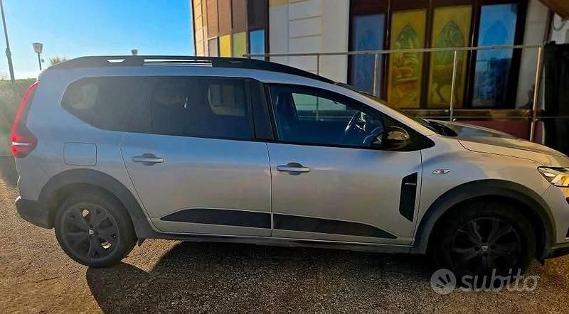 Grigio Usata 2022 Dacia Jogger Monovolume | 12.000 € (Super prezzo) - Immagine 1/4