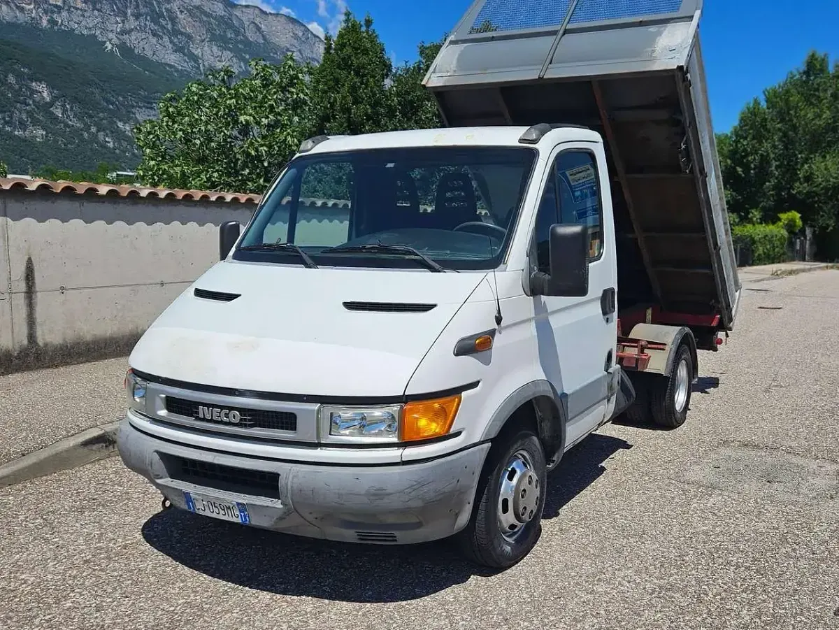 Usata Iveco Daily 95 CV (69 kW) 2003 Bianco Furgone