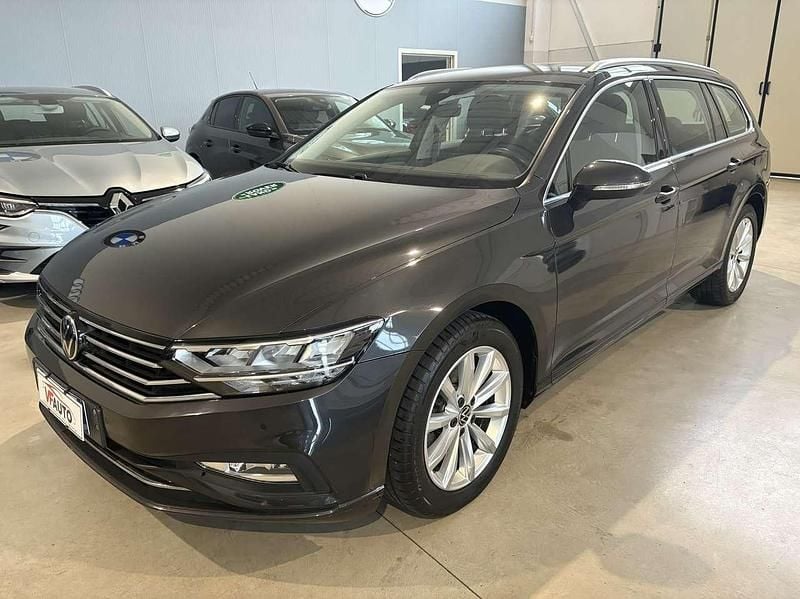 Usata VW Passat Business 122 CV (89 kW) 2022 Nero Station wagon
