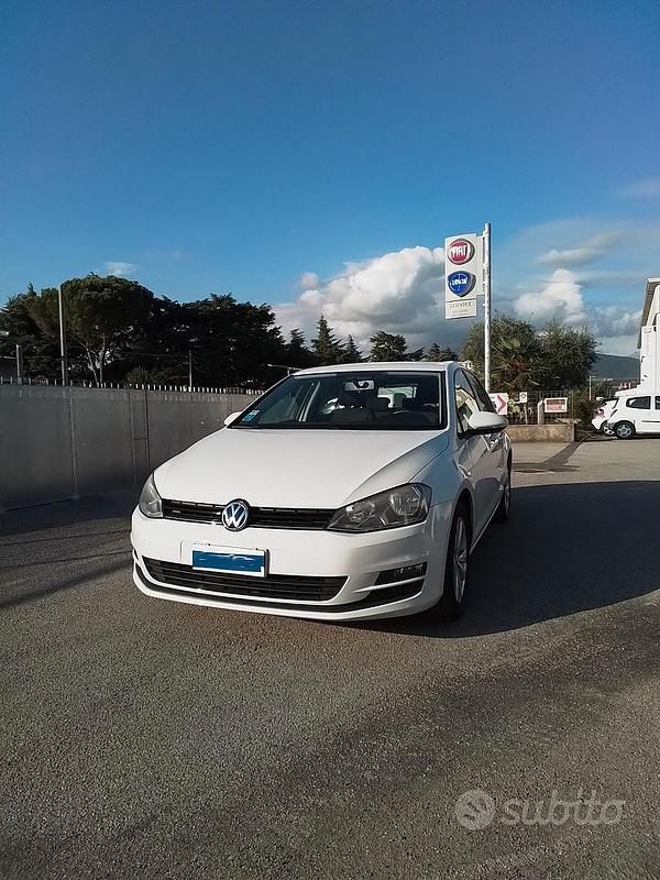 Bianco Usata 2014 VW Golf VII Comfortline Tre volumi | 8800 € (Buon prezzo) - Immagine 1/4