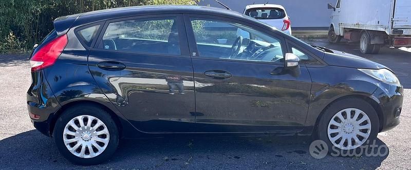 Begagnad Ford Fiesta 96 HK (70 kW) 2010 Svart Halvkombi