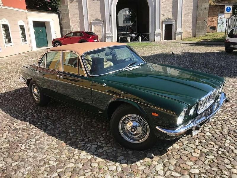 Usata Jaguar XJ6 200 CV (147 kW) 1975 Verde Berlina