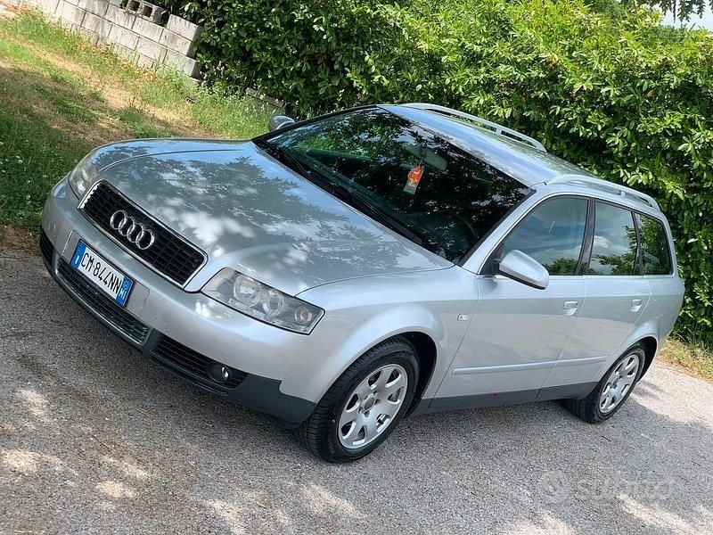 Begagnad Audi A4 130 HK (95 kW) 2003 Grå Kombi