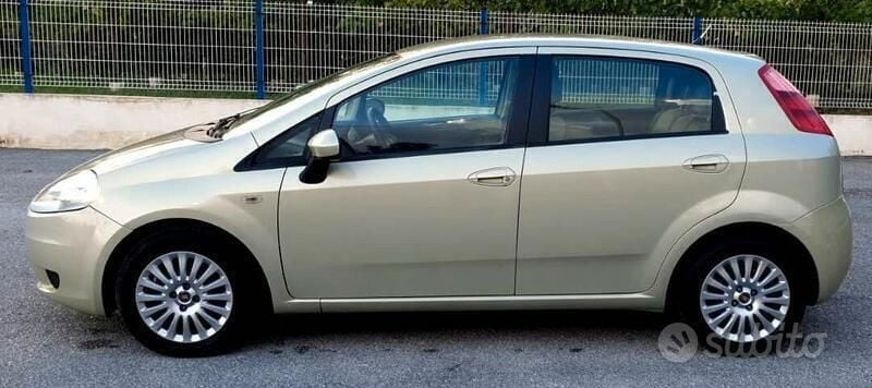 Usata Fiat Grande Punto Active 75 CV (55 kW) 2006 Oro Utilitaria