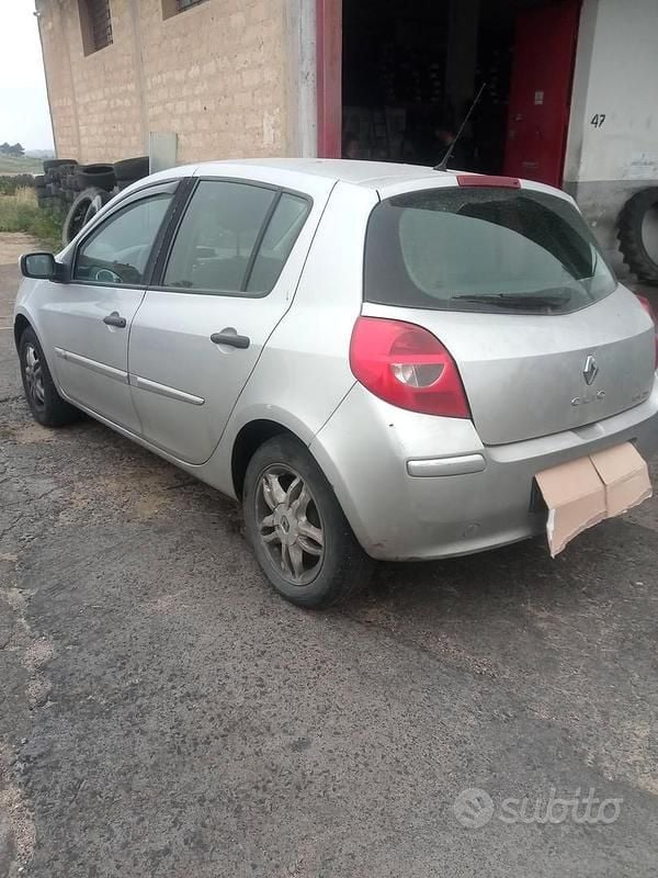Usata Renault Clio II 82 CV (60 kW) 2006 Grigio Berlina