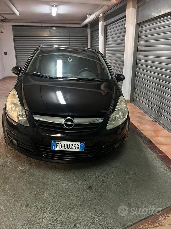 Usata Opel Corsa 85 CV (62 kW) 2010 Nero Utilitaria
