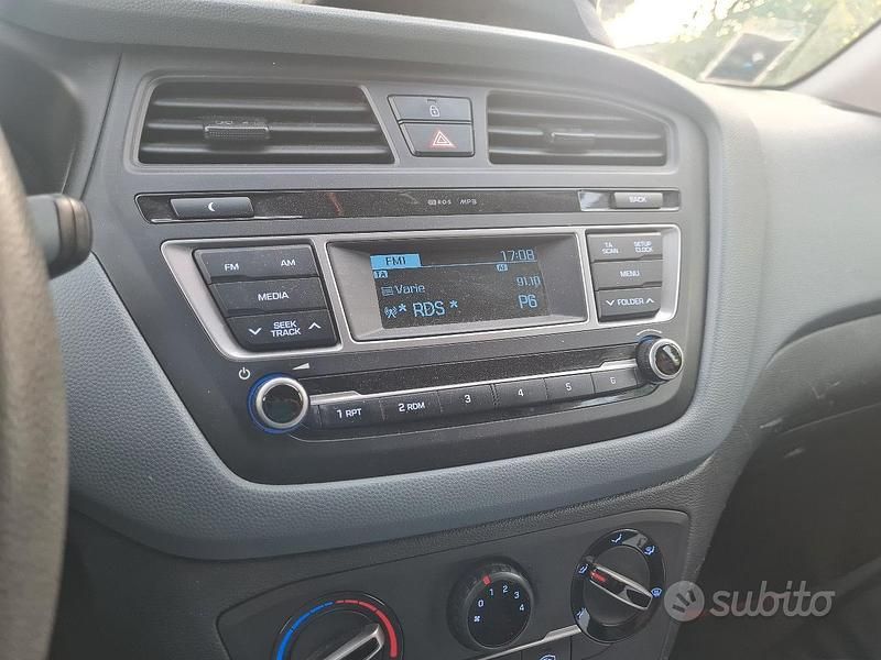 Usata Hyundai i20 100 CV (73 kW) 2018 Grigio Utilitaria