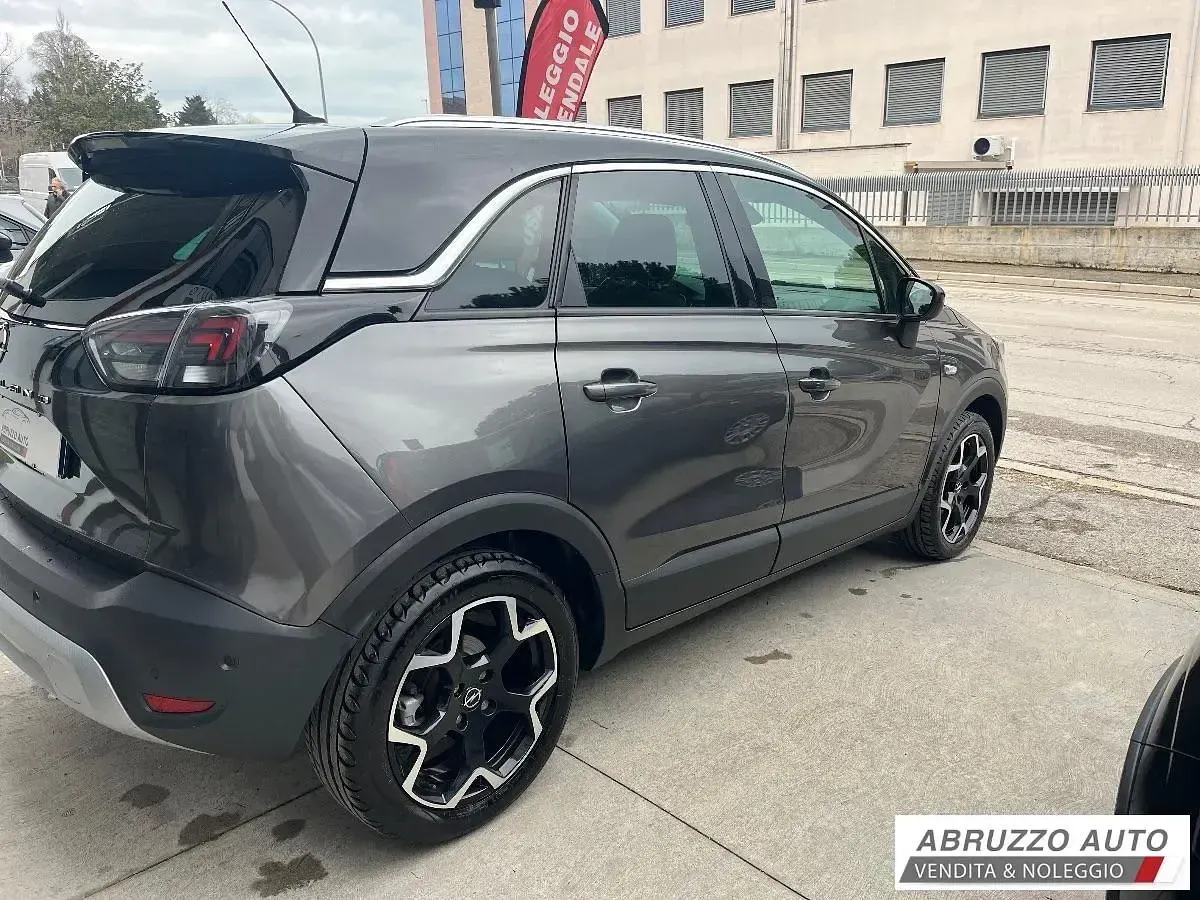 Usata Opel Crossland 130 CV (95 kW) 2023 Grigio SUV