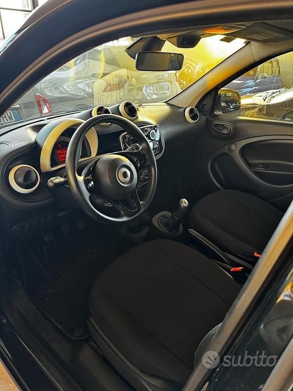 Usata Smart ForFour Prime 70 CV (51 kW) 2015 Bianco Utilitaria