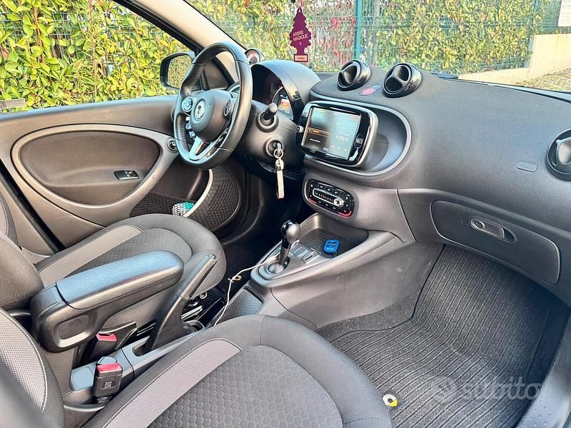 Usata Smart ForFour Electric Drive 41 kW (56 CV) 2021 Nero Berlina