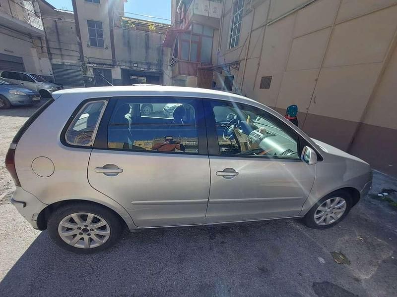 Usata VW Polo 80 CV (58 kW) 2005 Grigio Utilitaria