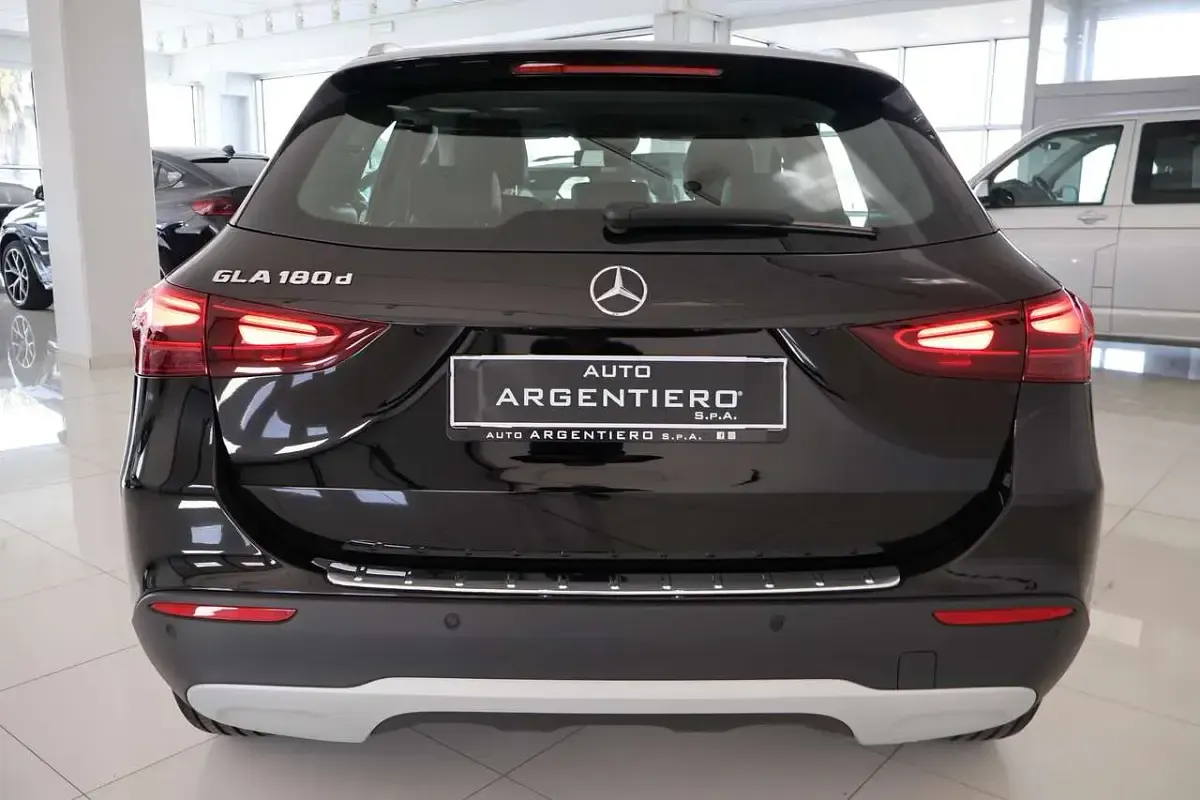 Usata Mercedes GLA180 Advanced 116 CV (85 kW) 2025 Nero SUV
