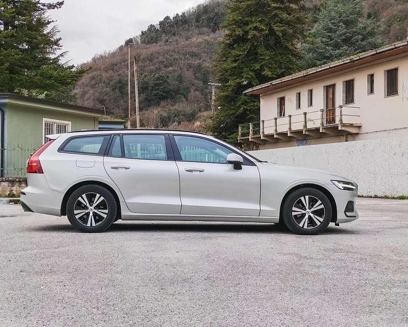 Usata Volvo V60 Business Edition 150 CV (110 kW) 2019 Verde Station wagon