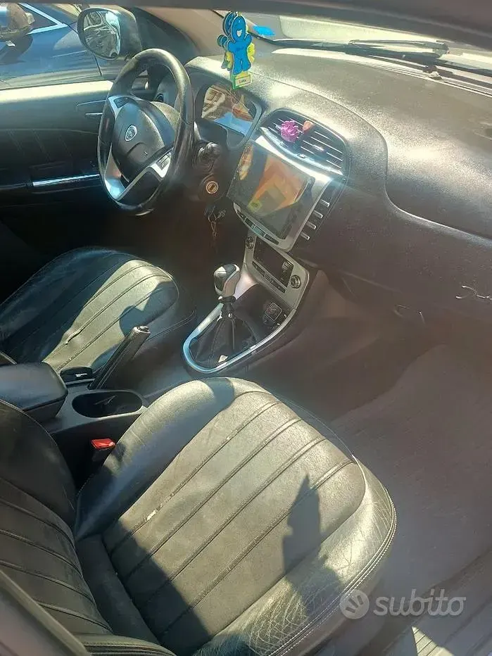 Usata Lancia Delta 120 CV (88 kW) 2013 Grigio Utilitaria