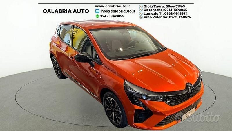 Ny Renault Clio V Techno 101 HK (74 kW) 2025 Orange Sedan
