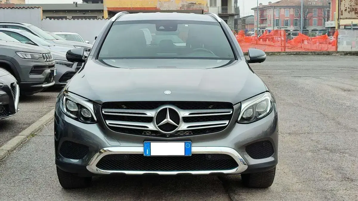 Usata Mercedes GLC250 204 CV (150 kW) 2016 Grigio montagna met. SUV
