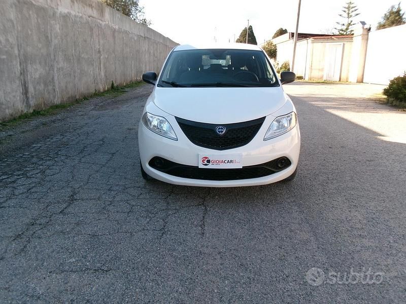Usata Lancia Ypsilon 69 CV (50 kW) 2018 Bianco Utilitaria