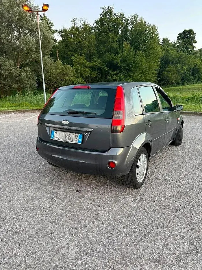 Usata Ford Fiesta 80 CV (58 kW) 2003 Utilitaria