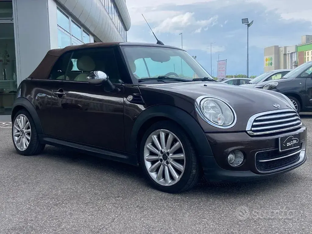 Usata Mini Cooper D Cabriolet 111 CV (81 kW) 2011 Marrone Cabrio