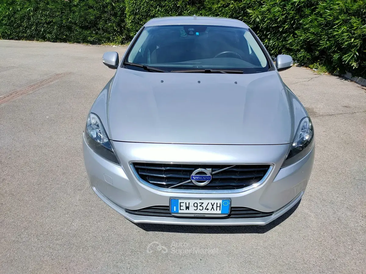 Usata Volvo V40 114 CV (83 kW) 2014 Gray Berlina