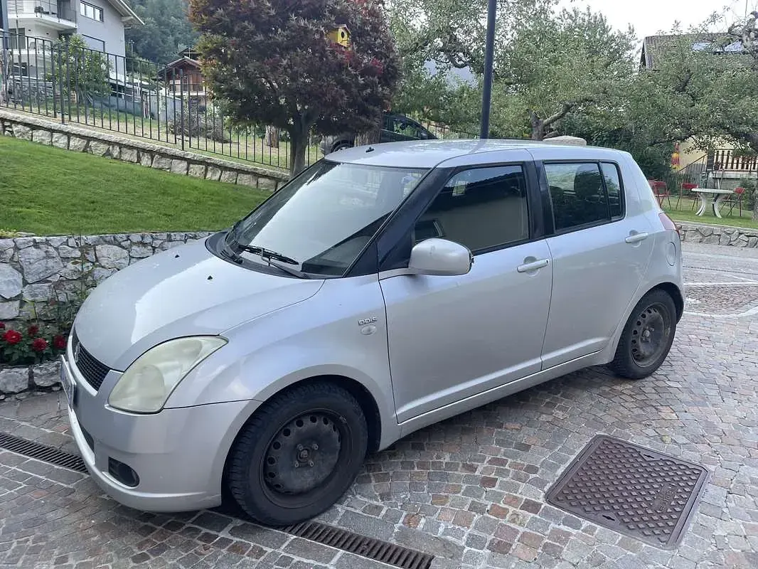 Usata Suzuki Swift GLX 69 CV (50 kW) 2005 Grigio Utilitaria
