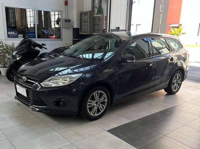 Usata Ford Focus 116 CV (85 kW) 2014 Grigio Station wagon