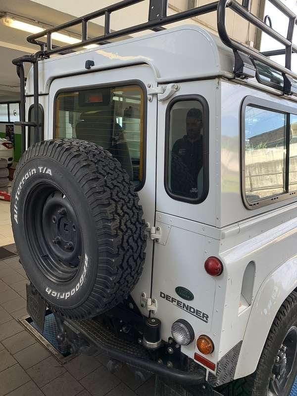 Usado Land Rover Defender SE 122 CV (89 kW) 2011 Blanco Familiar