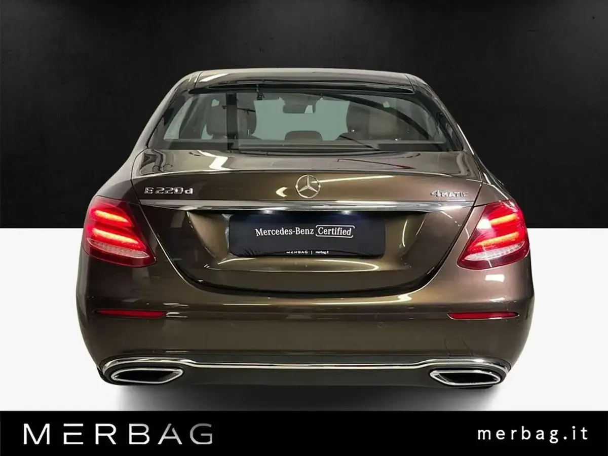 Usata Mercedes E220 Exclusive 194 CV (142 kW) 2017 Marrone Berlina