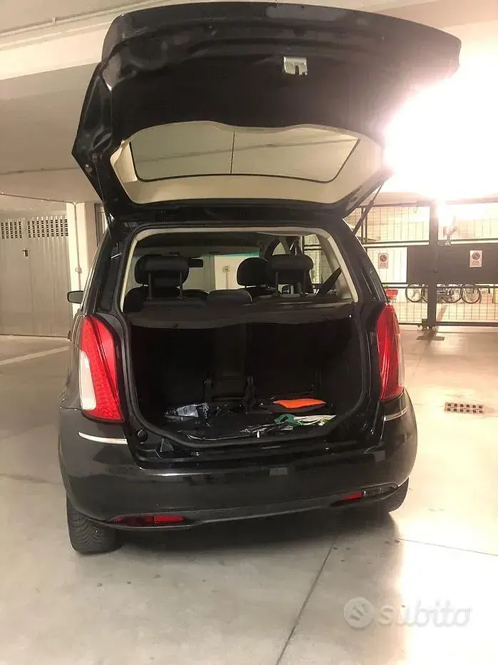 Usata Lancia Musa 90 CV (66 kW) 2009 Nero Monovolume