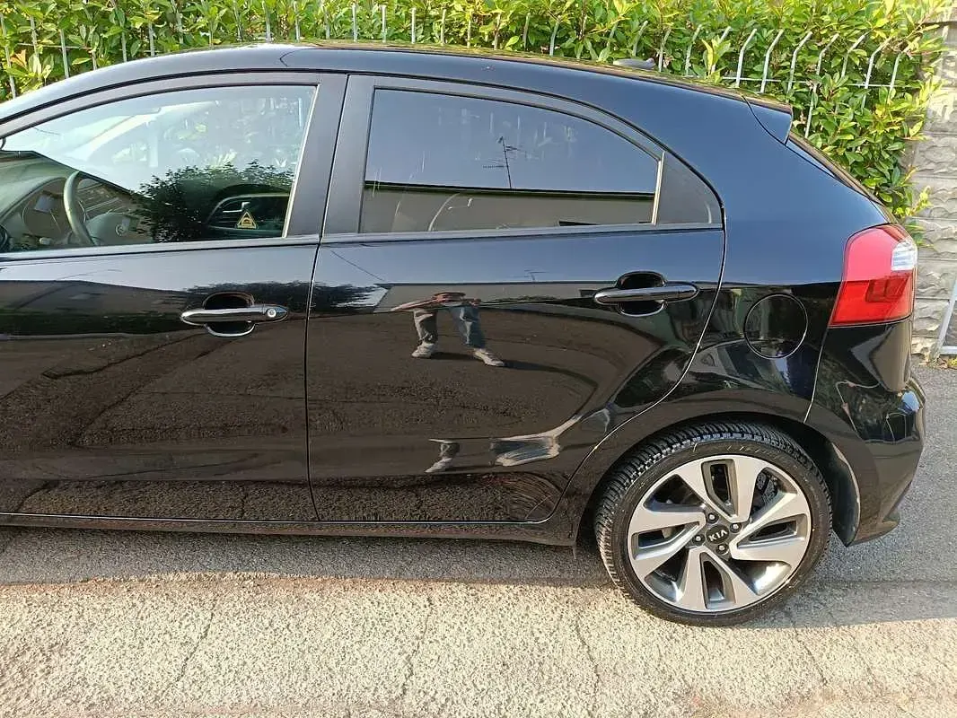 Usata Kia Rio 75 CV (55 kW) 2015 Berlina