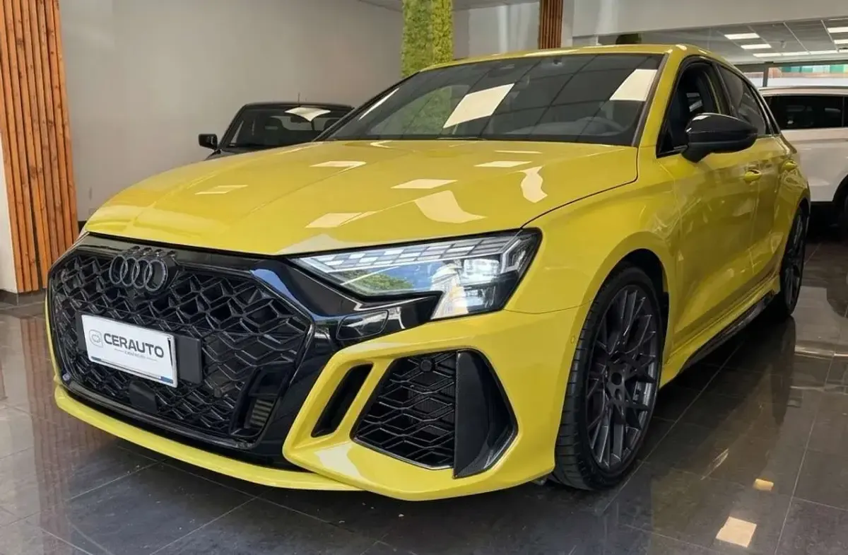 Usata Audi RS3 Ambiente 400 CV (294 kW) 2025 Giallo pitone Berlina