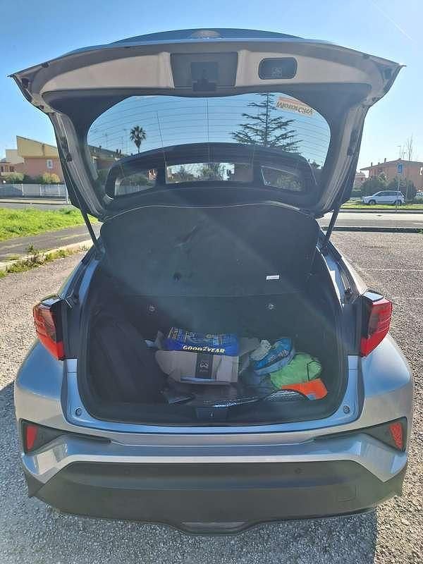 Usata Toyota C-HR Lounge 98 CV (72 kW) 2020 Argento SUV