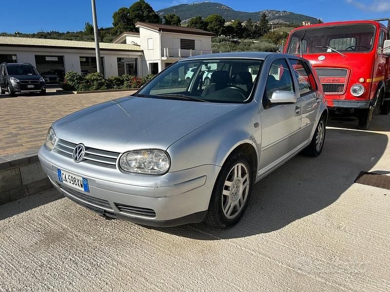 Usata VW Golf IV Comfortline 101 CV (74 kW) 2002 Argento Berlina