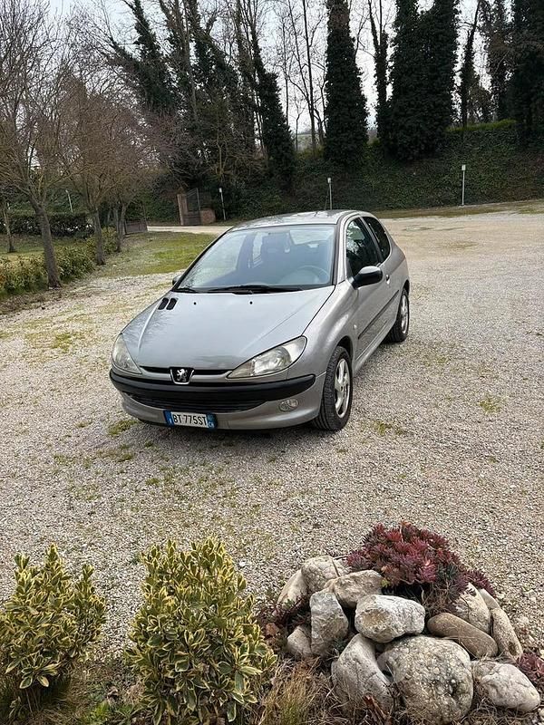 Usata Peugeot 206 109 CV (80 kW) 2002 Grigio Utilitaria