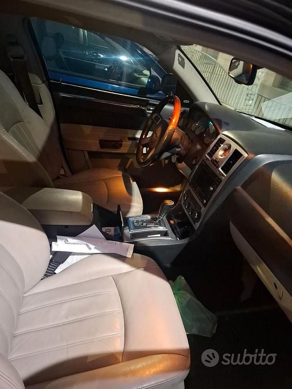Nero Usata 2007 Chrysler 300C Tre volumi | 2899 € - Immagine 1/4