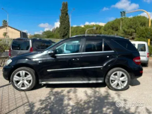 Usata Mercedes ML350 211 CV (155 kW) 2010 Nero SUV