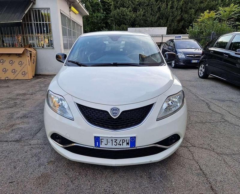 Usata Lancia Ypsilon Silver 69 CV (50 kW) 2017 Bianco Utilitaria