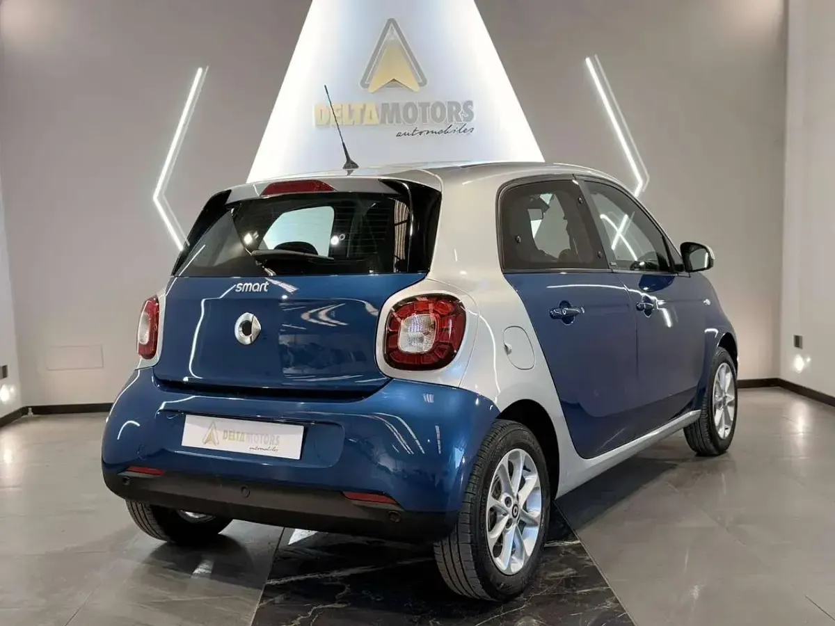 Usata Smart ForFour Passion 90 CV (66 kW) 2017 Blu/azzurro Utilitaria