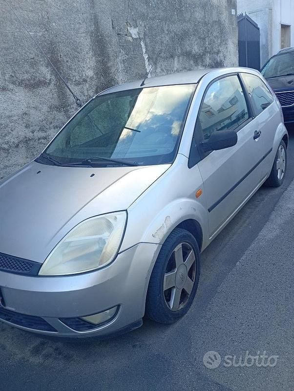 Second-hand Ford Fiesta 68 CP (50 kW) 2004 Hatchback
