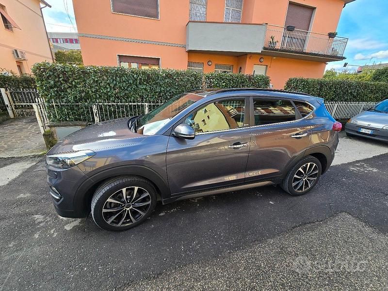 Usata Hyundai Tucson Xpossible 116 CV (85 kW) 2016 Grigio SUV