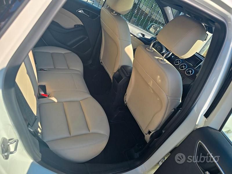Usata Mercedes B200 156 CV (114 kW) 2013 Bianco Monovolume