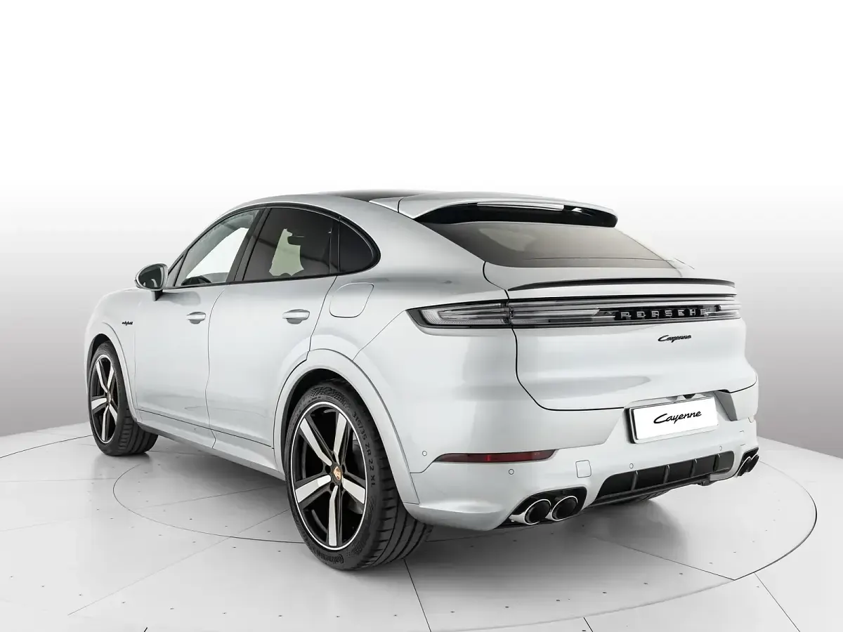 Nuova Porsche Cayenne 2026 Argento dolomite metallizzato SUV