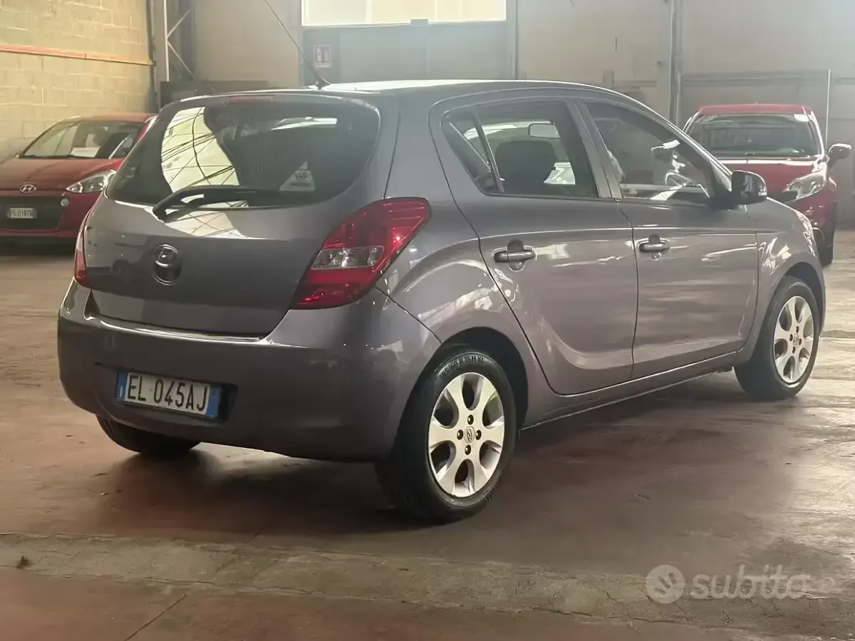 Usata Hyundai i20 Edition 78 CV (57 kW) 2012 Grigio Utilitaria